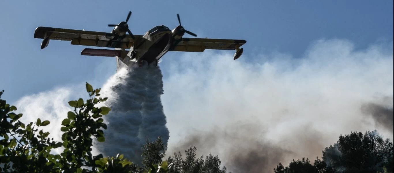 Πελοπόννησος: Ενισχύθηκαν τα εναέρια μέσα που επιχειρούν στις φωτιές - Στάχτη 120.000 στρέμματα στην Ηλεία